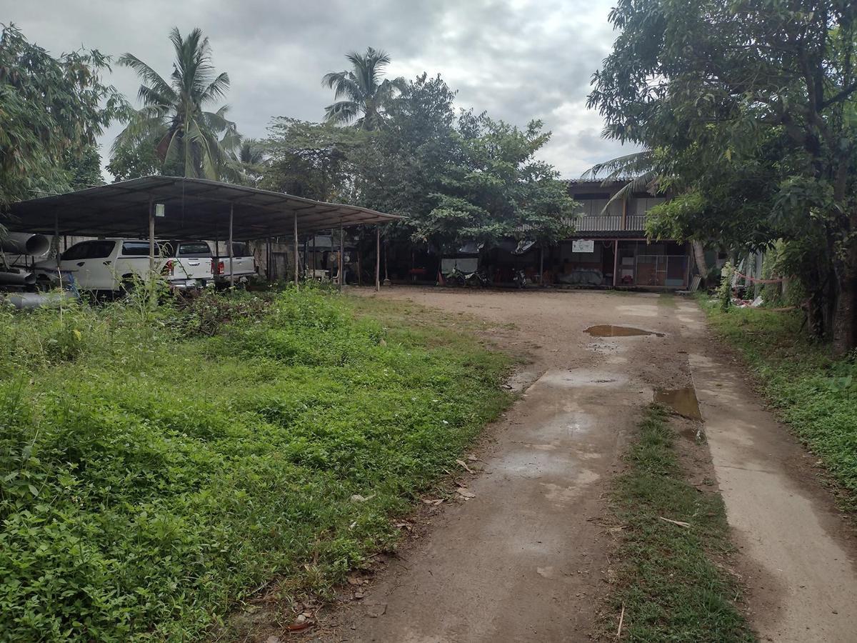 Mae Sot Commune Exterior foto