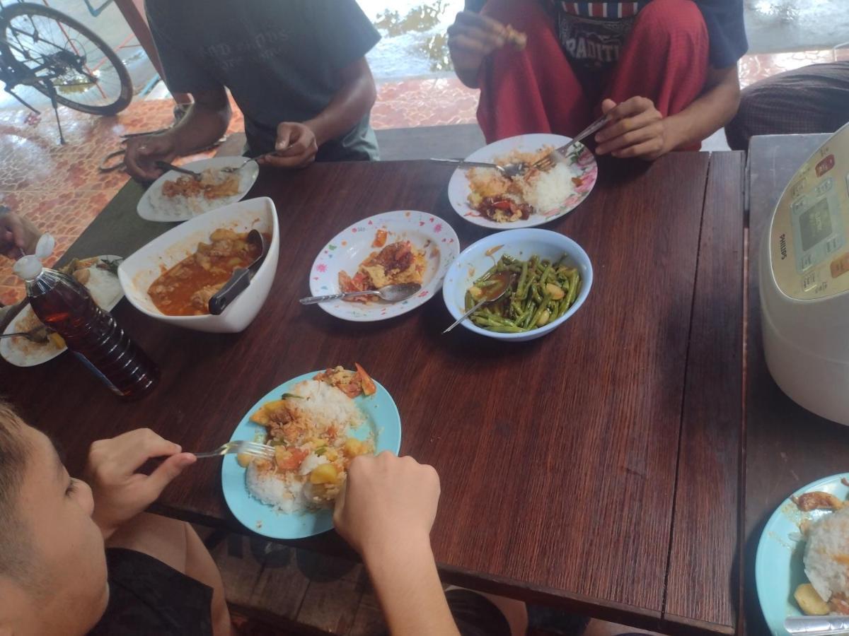 Mae Sot Commune Exterior foto
