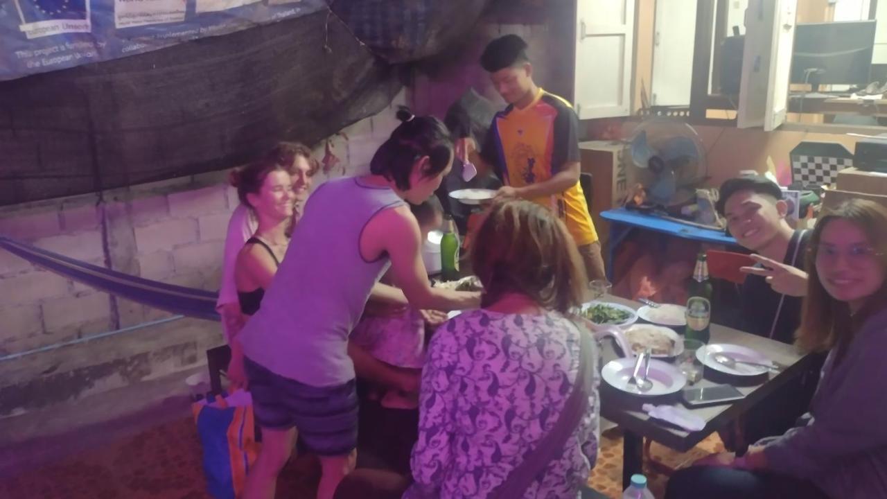 Mae Sot Commune Exterior foto