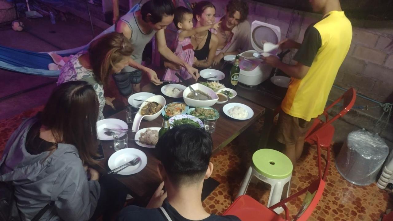 Mae Sot Commune Exterior foto